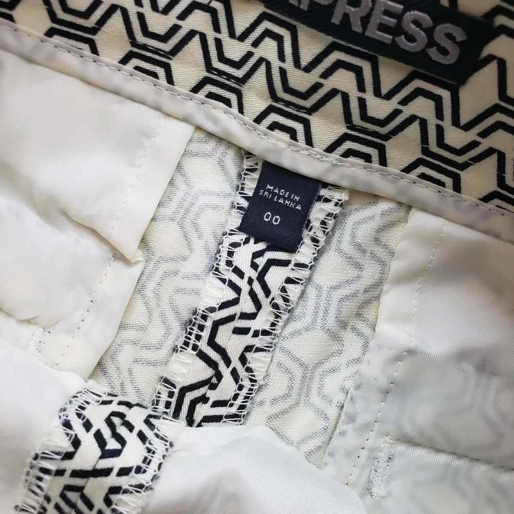 Express Hot Pants Womens 00 White Geometric Twill Lined‎ Slim Casual Zip Ladies